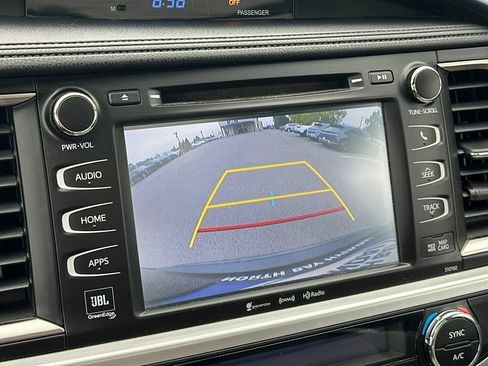 Used 2016 Toyota Highlander Limited Platinum AWD/4WD image 25