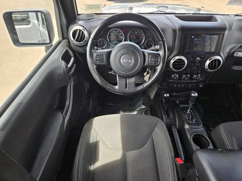 Used 2018 Jeep Wrangler Unlimited Sahara AWD/4WD image 17