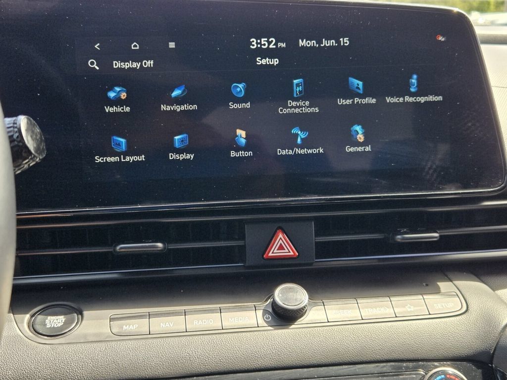 Certified 2025 Hyundai Elantra SEL FWD image 18