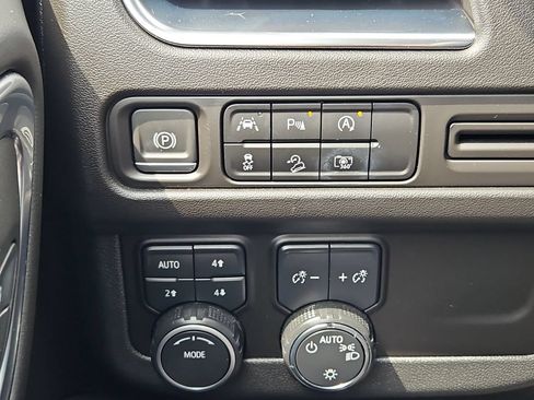 Certified 2023 Chevrolet Tahoe Z71 w/ Luxury Package AWD/4WD image 19