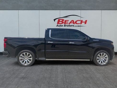 Used 2021 Chevrolet Silverado 1500 High Country w/ Technology Package AWD/4WD image 7