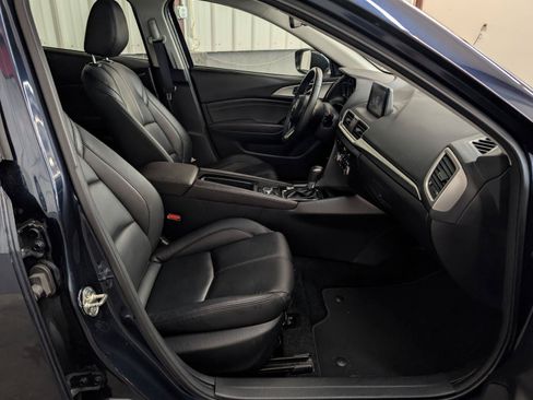 Used 2018 MAZDA MAZDA3 Touring FWD image 32