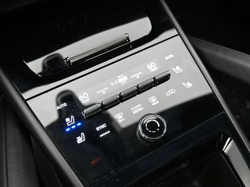 Certified 2024 Porsche Cayenne AWD/4WD image 22