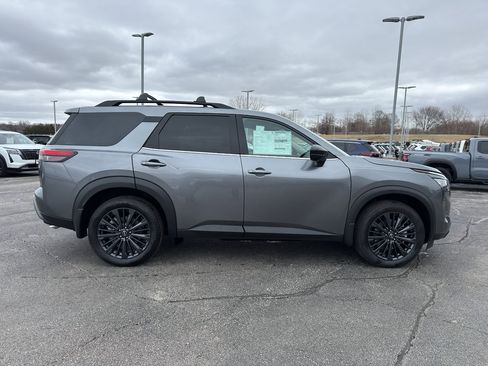 New 2026 Nissan Pathfinder SL image 4