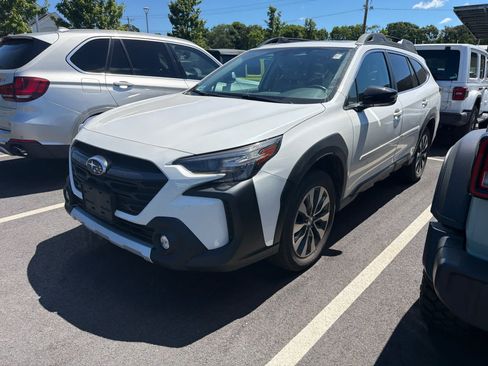 Used 2024 Subaru Outback Limited AWD/4WD image 3