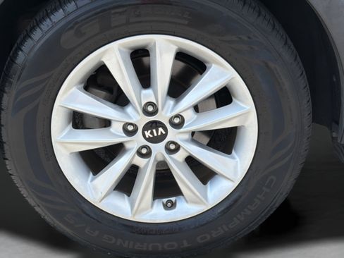 Used 2020 Kia Sorento LX FWD image 30