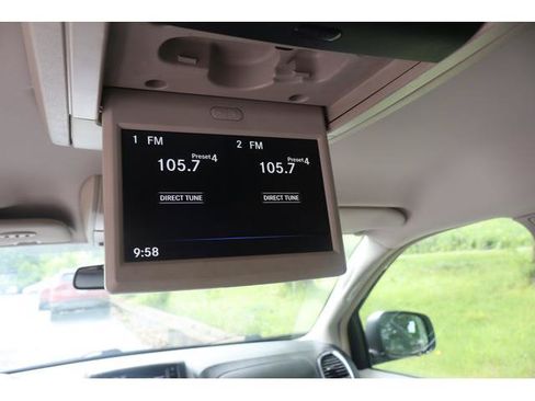 Used 2016 Chrysler Town & Country Touring w/ Driver Convenience Group FWD image 11