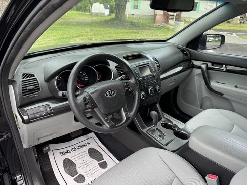 Used 2013 Kia Sorento LX w/ Convenience Pkg FWD image 10