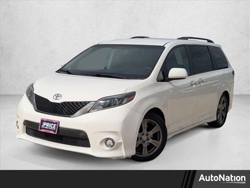 Used 2017 Toyota Sienna SE image 1