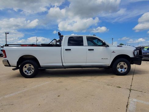 Used 2019 RAM 3500 Tradesman w/ Chrome Appearance Group AWD/4WD image 4
