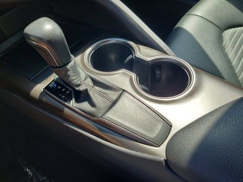 Used 2021 Toyota Camry SE FWD image 15