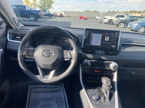 Used 2021 Toyota RAV4 Limited image 18