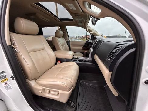 Used 2013 Toyota Sequoia Platinum image 40