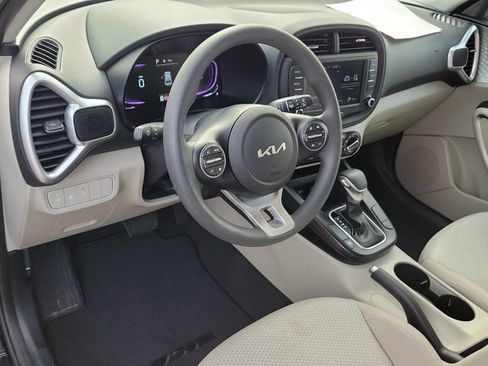 Used 2025 Kia Soul LX FWD image 19