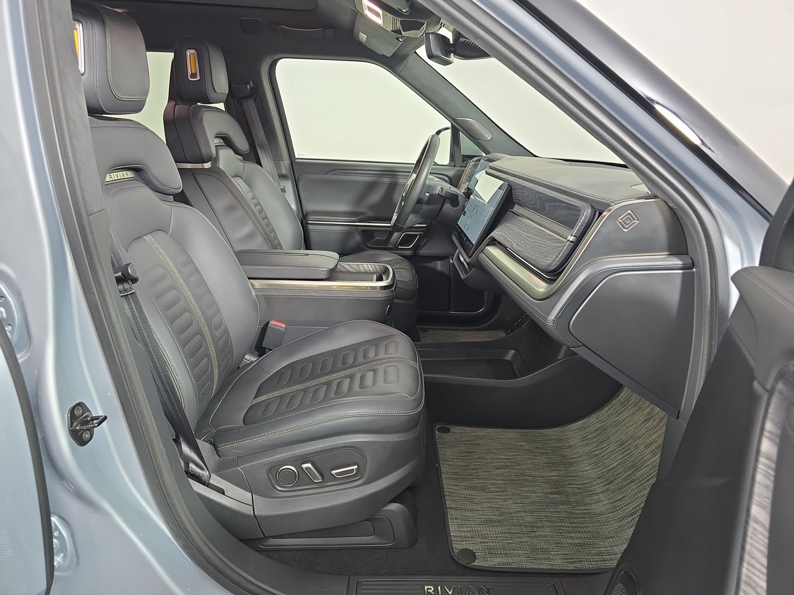 Used 2023 Rivian R1T Adventure Dual AWD/4WD image 23