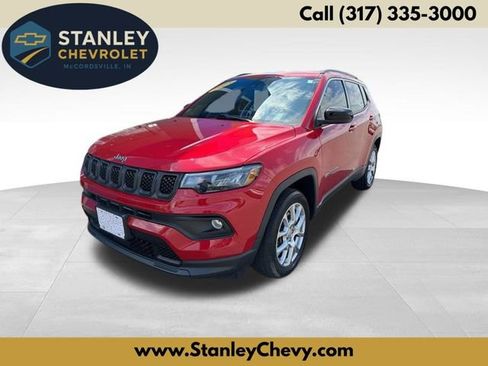 Used 2023 Jeep Compass Latitude AWD/4WD image 1