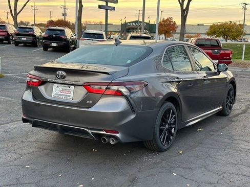 Used 2023 Toyota Camry SE image 4