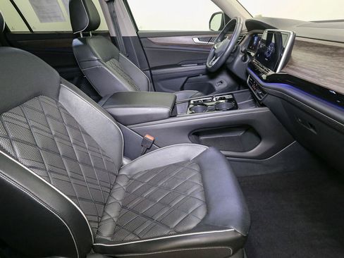 Certified 2024 Volkswagen Atlas SEL Premium R-Line AWD/4WD image 21