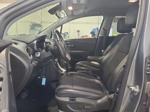 Used 2019 Chevrolet Trax LT w/ LT Convenience Package FWD image 9