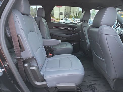 Used 2024 Buick Enclave Essence image 18