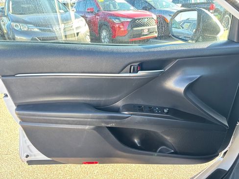 Used 2021 Toyota Camry SE image 31