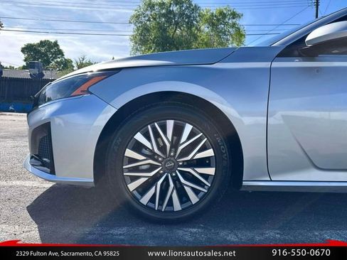 Used 2023 Nissan Altima 2.5 SV FWD image 10
