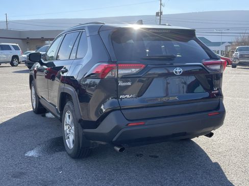 Used 2019 Toyota RAV4 LE image 6