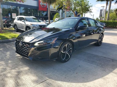 Certified 2024 Nissan Altima 2.5 SR FWD image 3