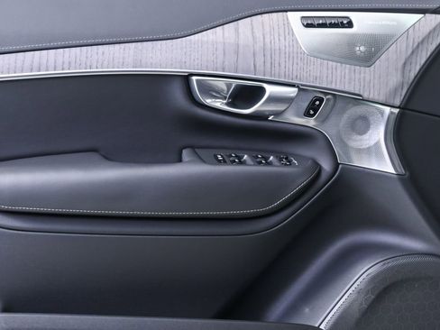 Certified 2024 Volvo XC90 T8 Ultimate w/ Lounge Package image 8