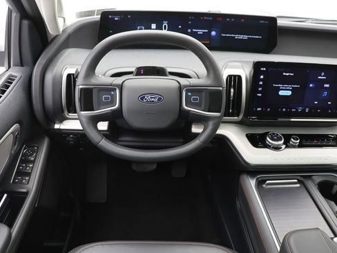 Used 2025 Ford Expedition Active AWD/4WD image 13