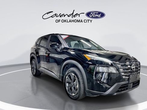 Used 2025 Nissan Rogue SV FWD image 2