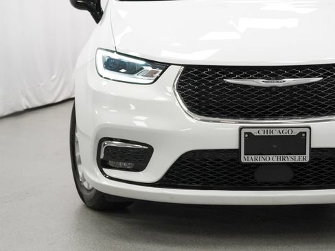 Certified 2025 Chrysler Pacifica Select AWD/4WD image 7