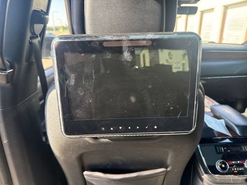 Used 2018 Lincoln Navigator L Select w/ Technology Package AWD/4WD image 4