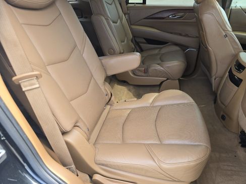 Used 2016 Cadillac Escalade Platinum AWD/4WD image 23