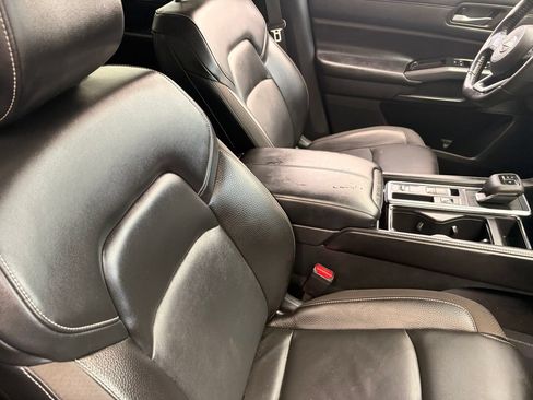 Used 2022 Nissan Pathfinder SL w/ SL Premium Package FWD image 11