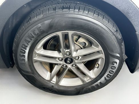 Used 2017 Hyundai Santa Fe Sport FWD image 11