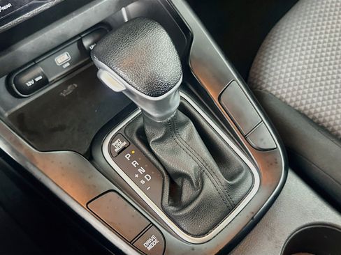 Used 2025 Kia Soul LX w/ LX Technology Package FWD image 24
