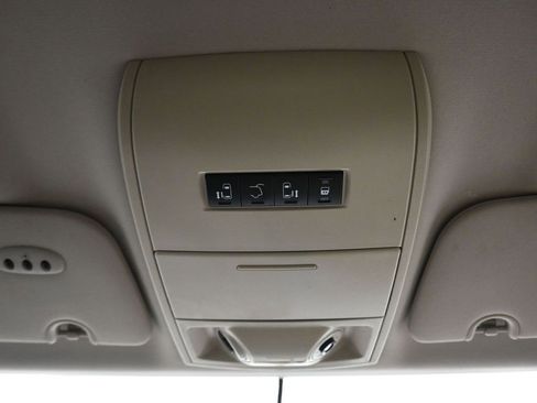 Used 2014 Chrysler Town & Country Touring image 23