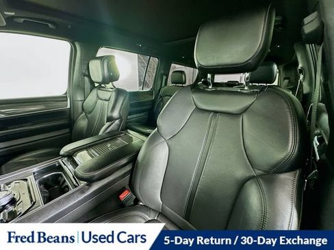 Used 2022 Jeep Wagoneer Series III w/ Premium Group I AWD/4WD image 29