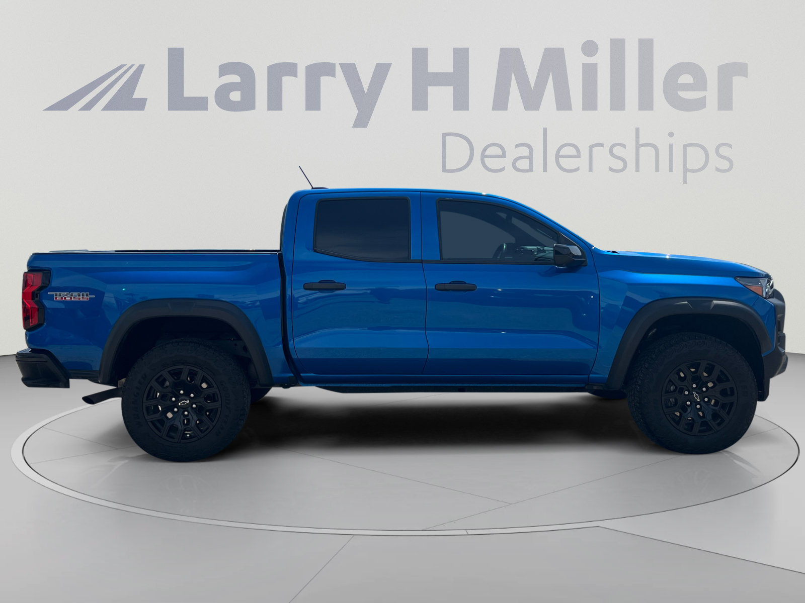 Used 2024 Chevrolet Colorado Trail Boss w/ Technology Package AWD/4WD image 6