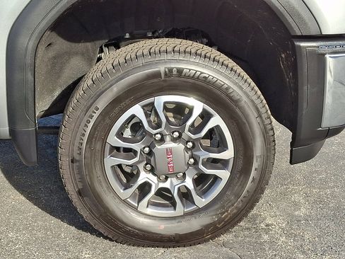 Certified 2025 GMC Sierra 2500 SLT w/ SLT Convenience Package image 9