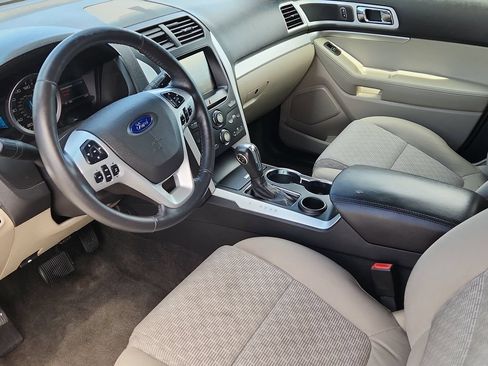 Used 2015 Ford Explorer XLT w/ Equipment Group 201A FWD image 8