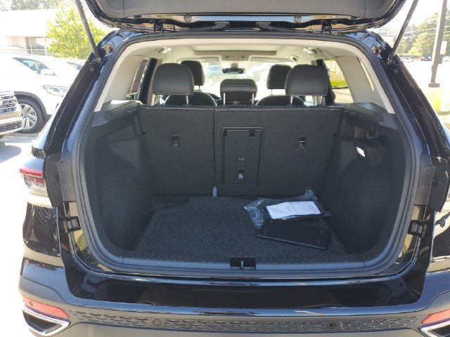 Certified 2025 Volkswagen Taos SE w/ Panoramic Sunroof Package FWD image 15