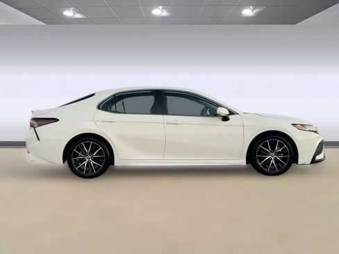 Used 2024 Toyota Camry SE image 8