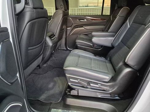 Used 2023 Cadillac Escalade ESV Premium Luxury AWD/4WD image 15