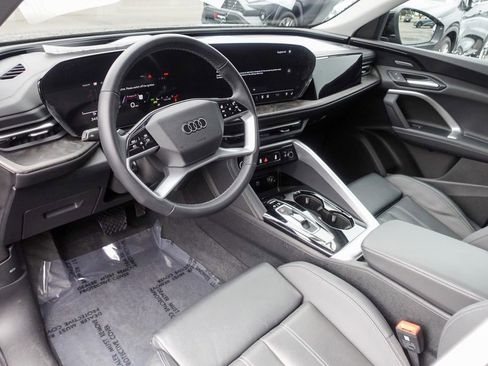Used 2025 Audi Q5 Premium Plus w/ Premium Plus image 35