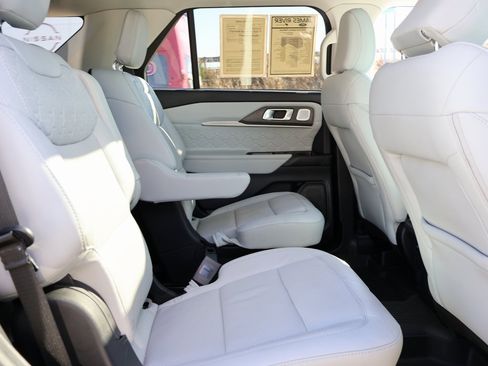 Certified 2025 Ford Explorer Platinum w/ LUX Leather Package image 12
