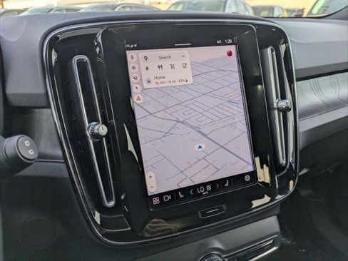 Used 2023 Volvo XC40 Recharge Plus image 18