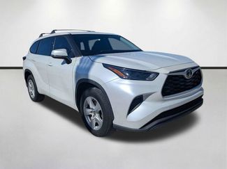 Used 2022 Toyota Highlander L FWD video 1