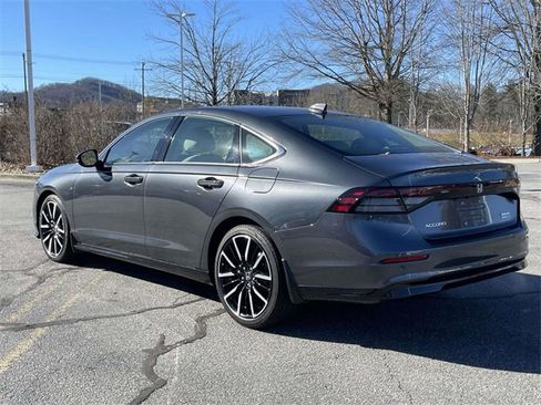 Used 2024 Honda Accord Touring image 3